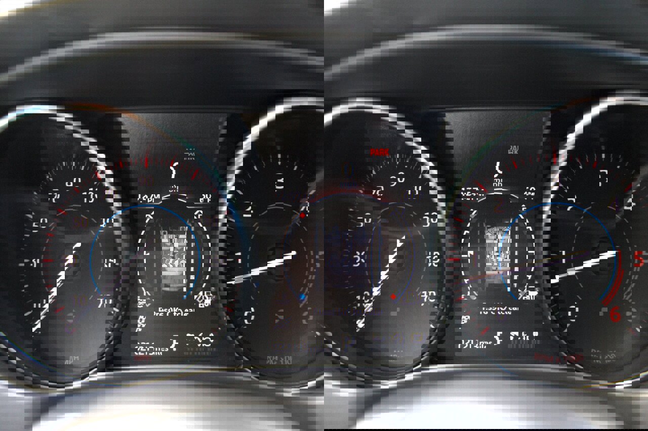 Used 2018 Jaguar XE Premium image 18