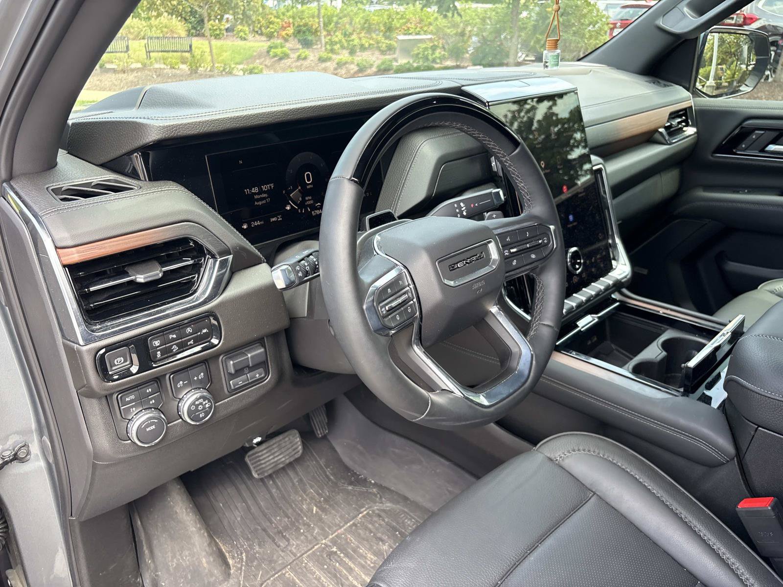 Used 2025 GMC Yukon Denali w/ Denali Reserve Package AWD/4WD image 18