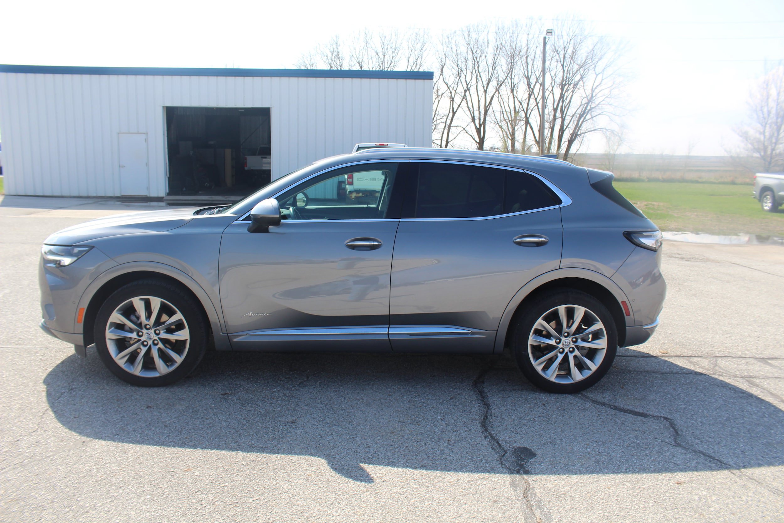 Used 2022 Buick Envision Avenir w/ Technology Package II FWD image 2