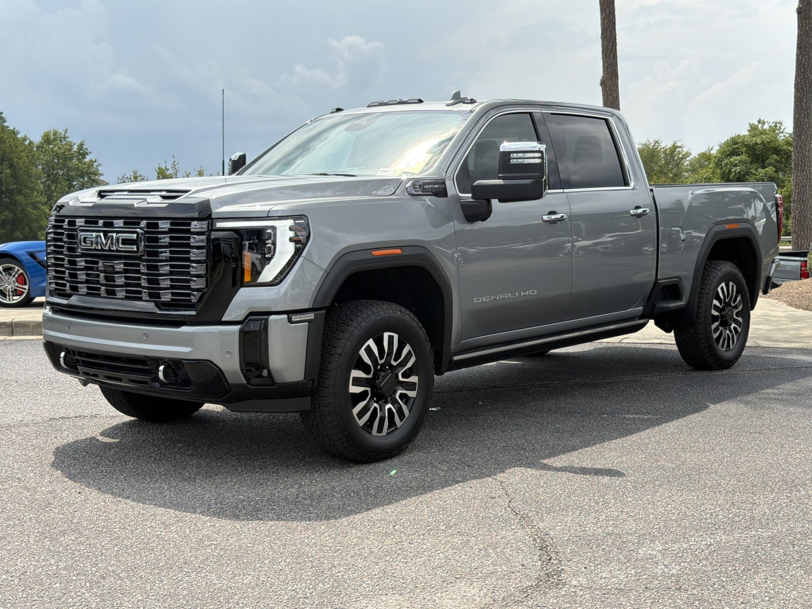 Used 2026 GMC Sierra 2500 Denali Ultimate AWD/4WD image 7