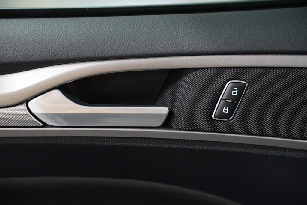 Used 2020 Ford Fusion SE FWD image 31