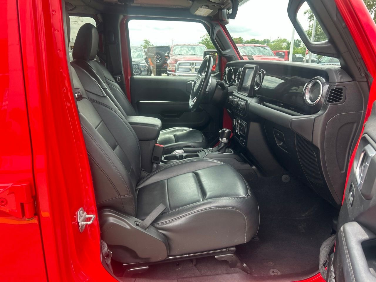 Used 2021 Jeep Wrangler Unlimited Sahara AWD/4WD image 15