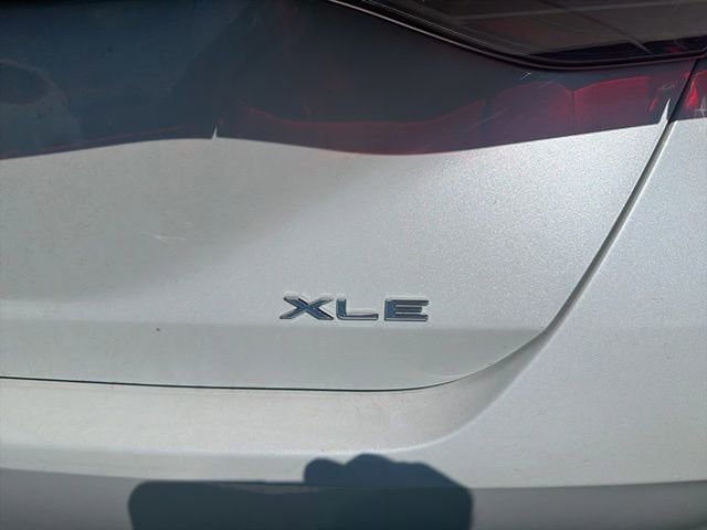 Used 2022 Toyota Avalon XLE w/ Moonroof Package FWD image 15