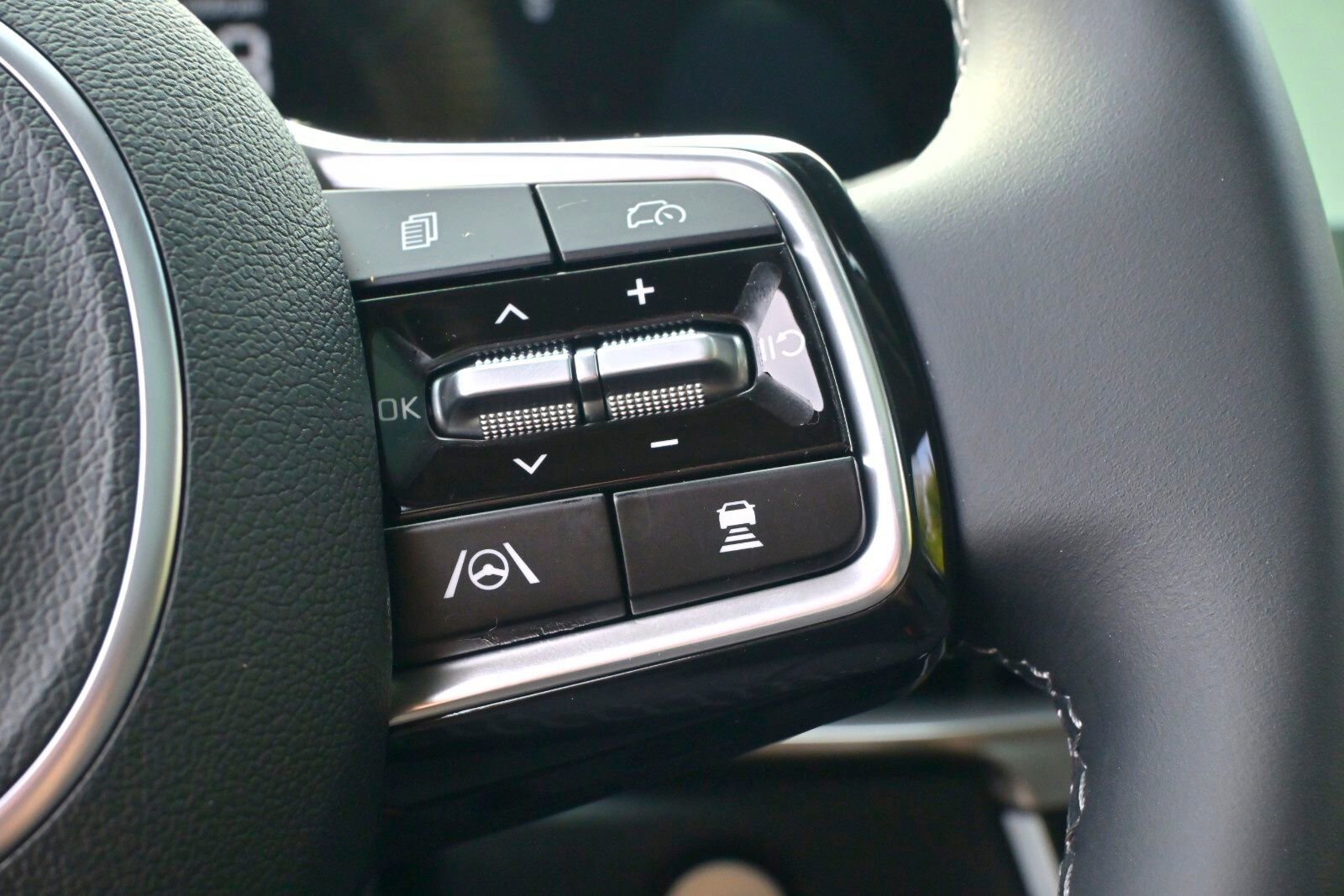 Used 2025 Kia Sorento S w/ Panoramic Sunroof Package image 30