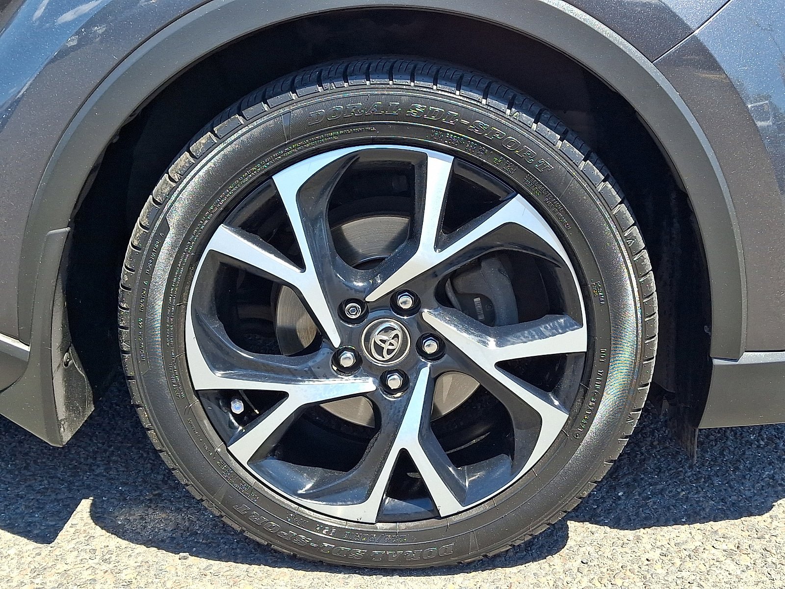 Used 2019 Toyota C-HR XLE FWD image 8
