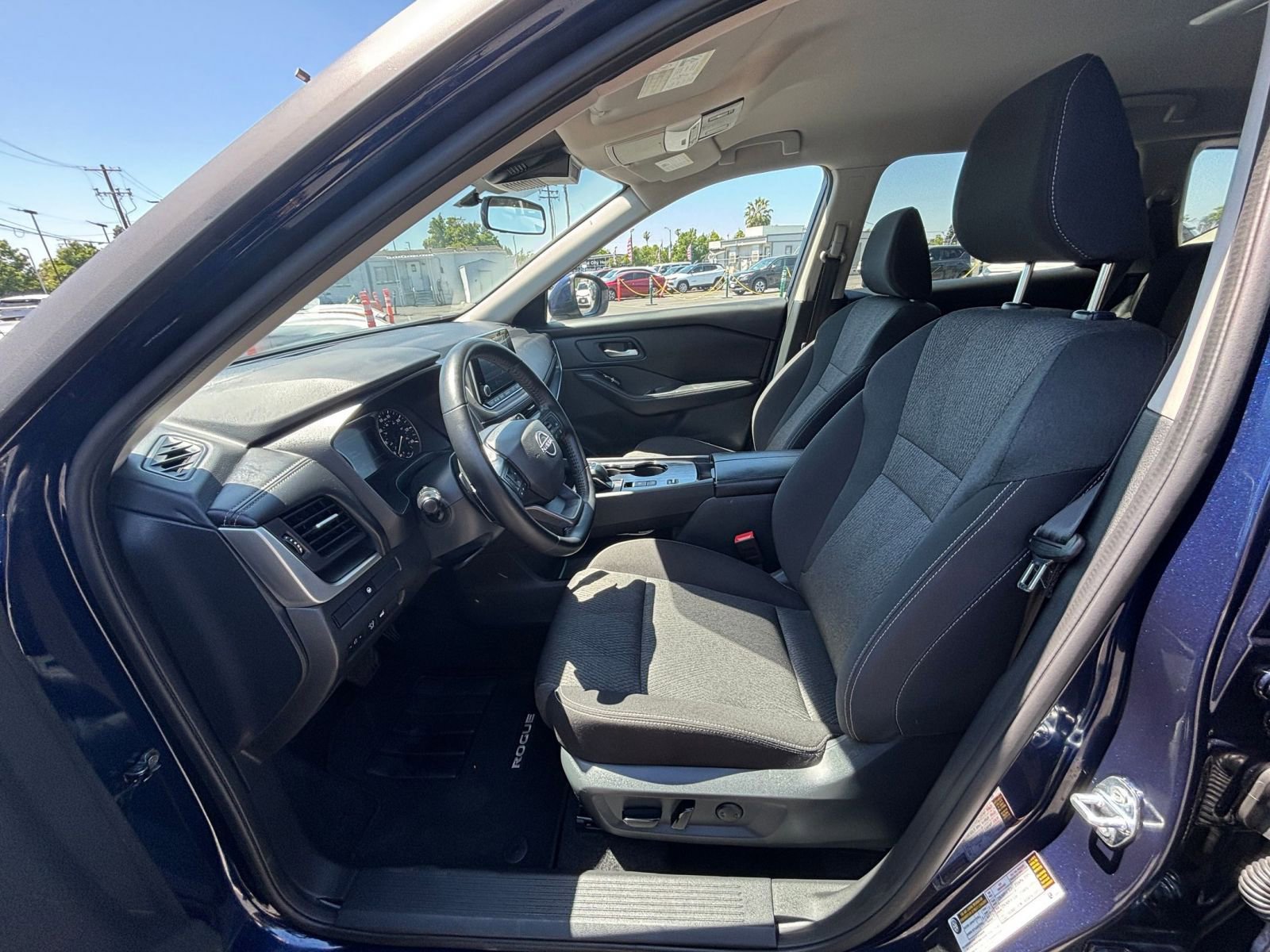 Used 2025 Nissan Rogue SV FWD image 29