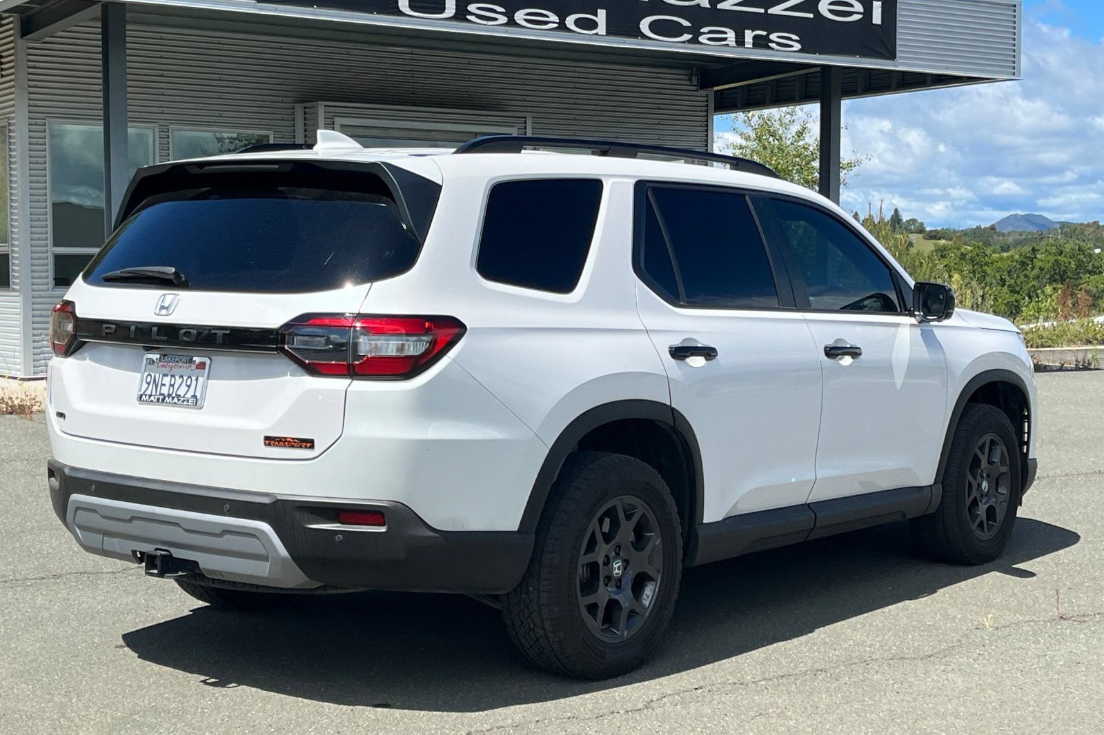 Used 2025 Honda Pilot TrailSport image 11