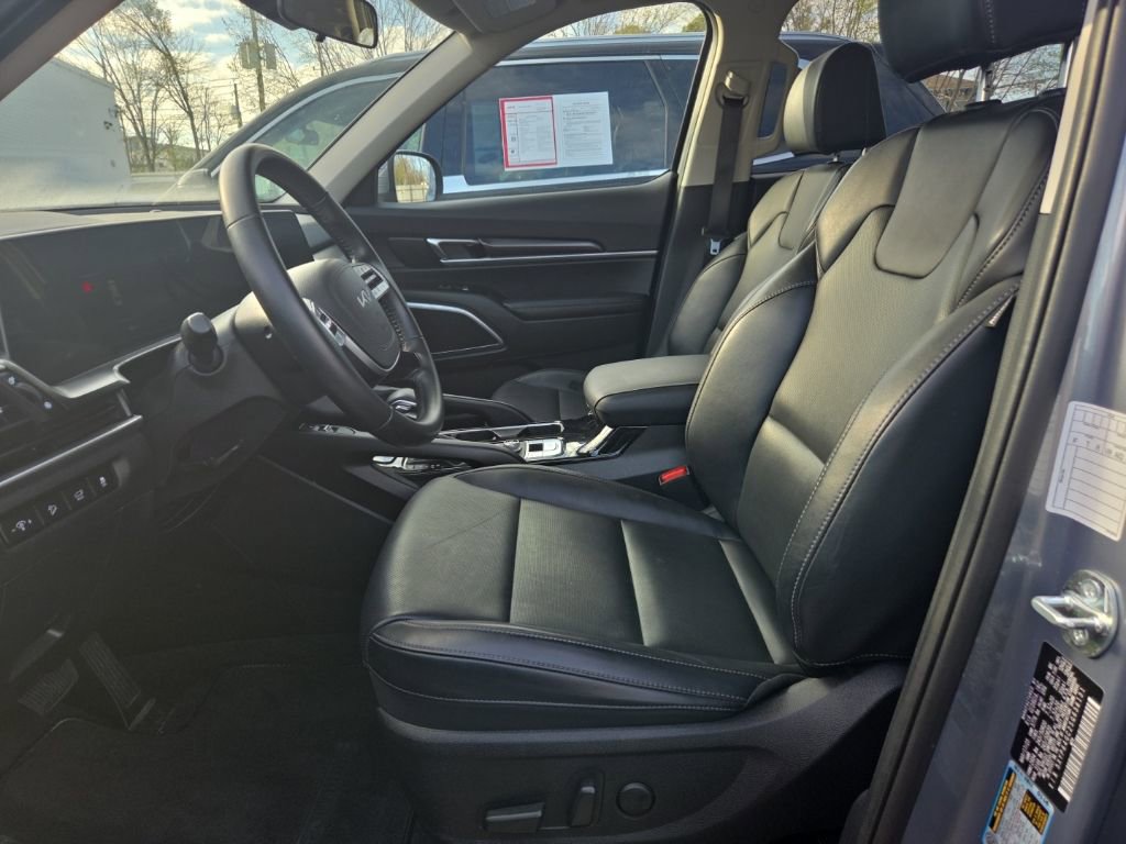 Used 2025 Kia Telluride S image 4