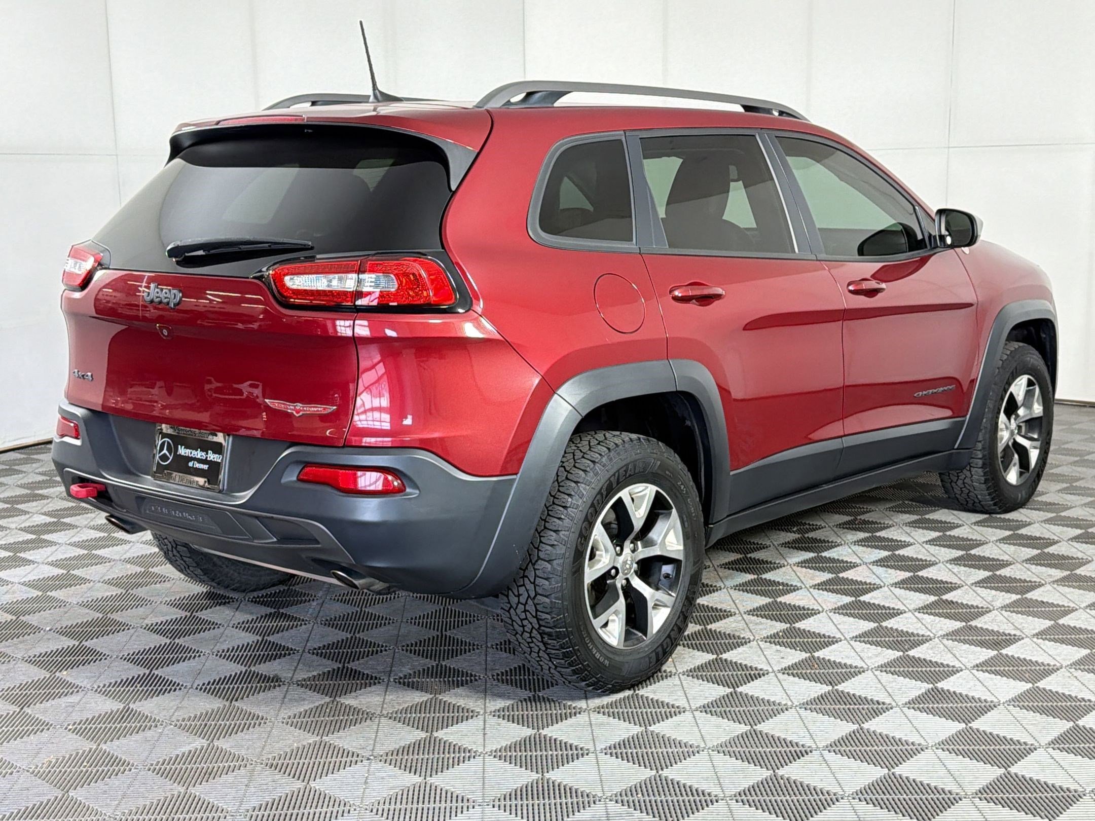 Used 2016 Jeep Cherokee Trailhawk w/ Cold Weather Group image 9