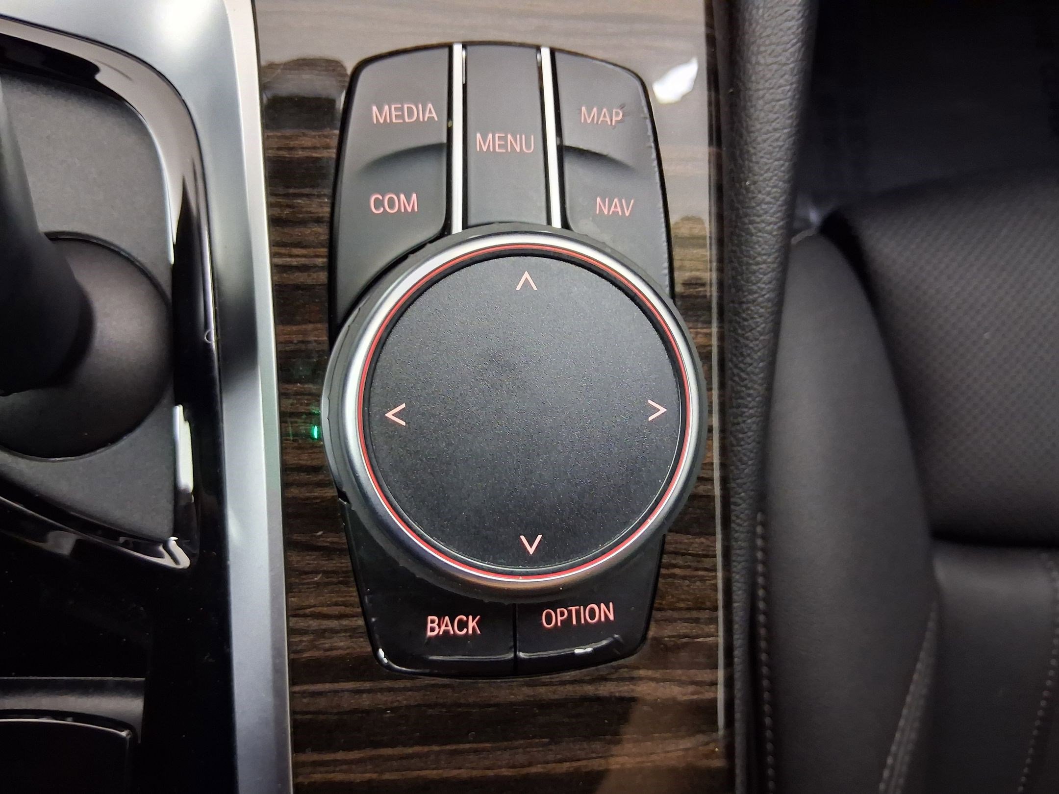 Certified 2023 BMW 530e w/ Convenience Package image 32