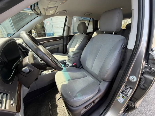 Used 2012 Hyundai Santa Fe SE image 9