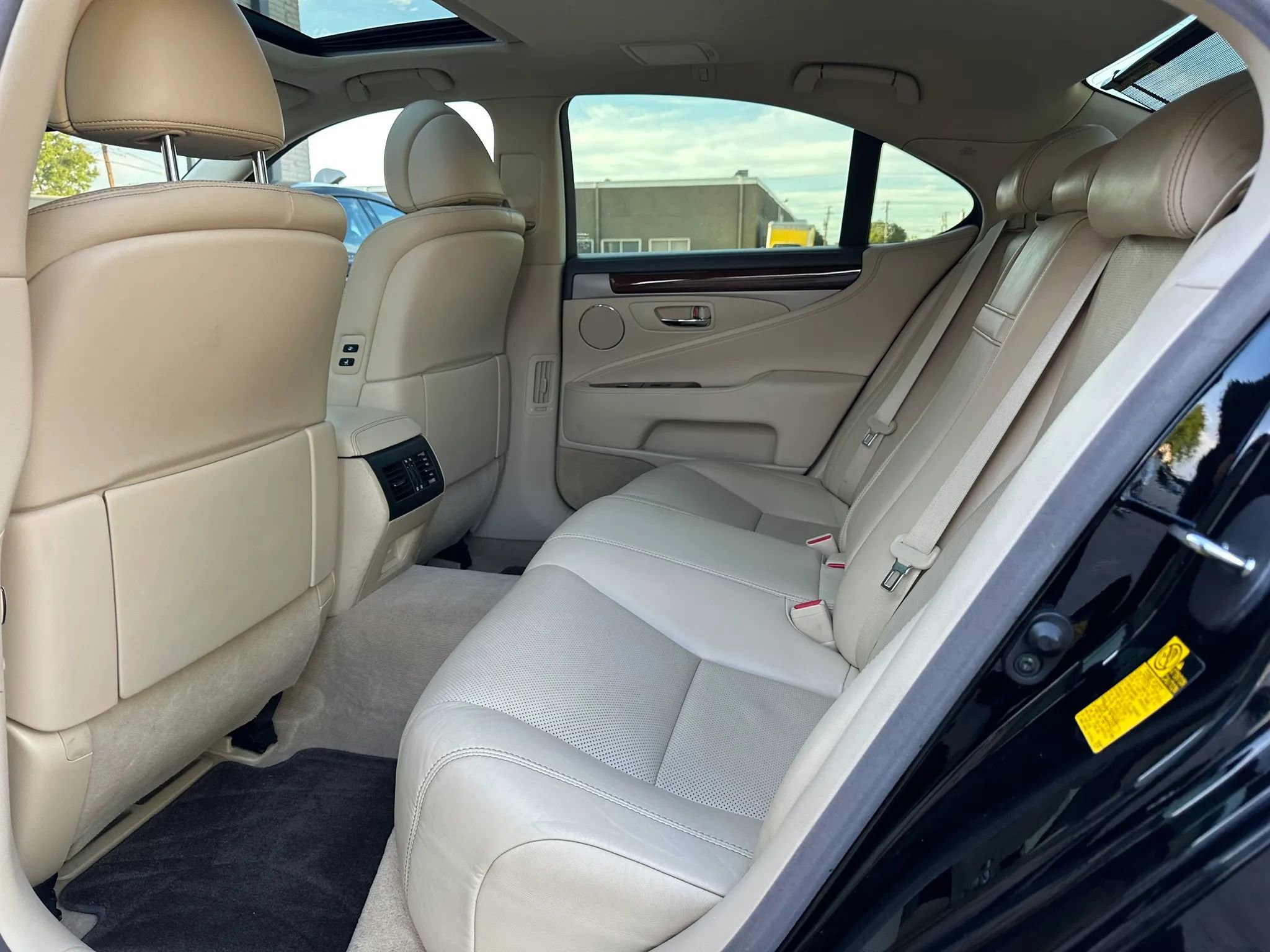 Used 2013 Lexus LS 460 w/ Comfort Pkg RWD image 16