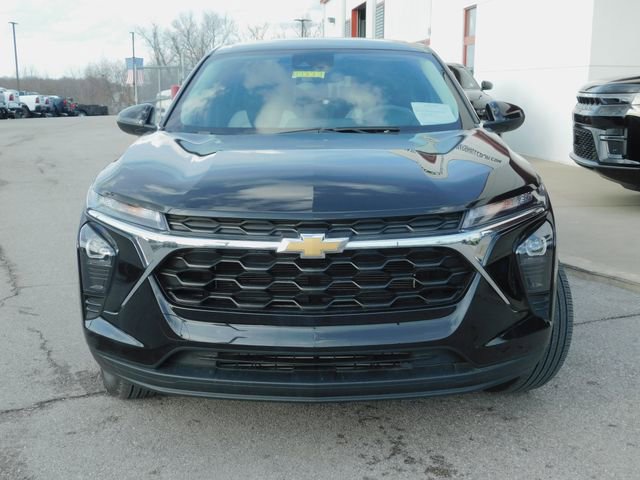 Used 2024 Chevrolet Trax LS w/ LS Convenience Package image 3