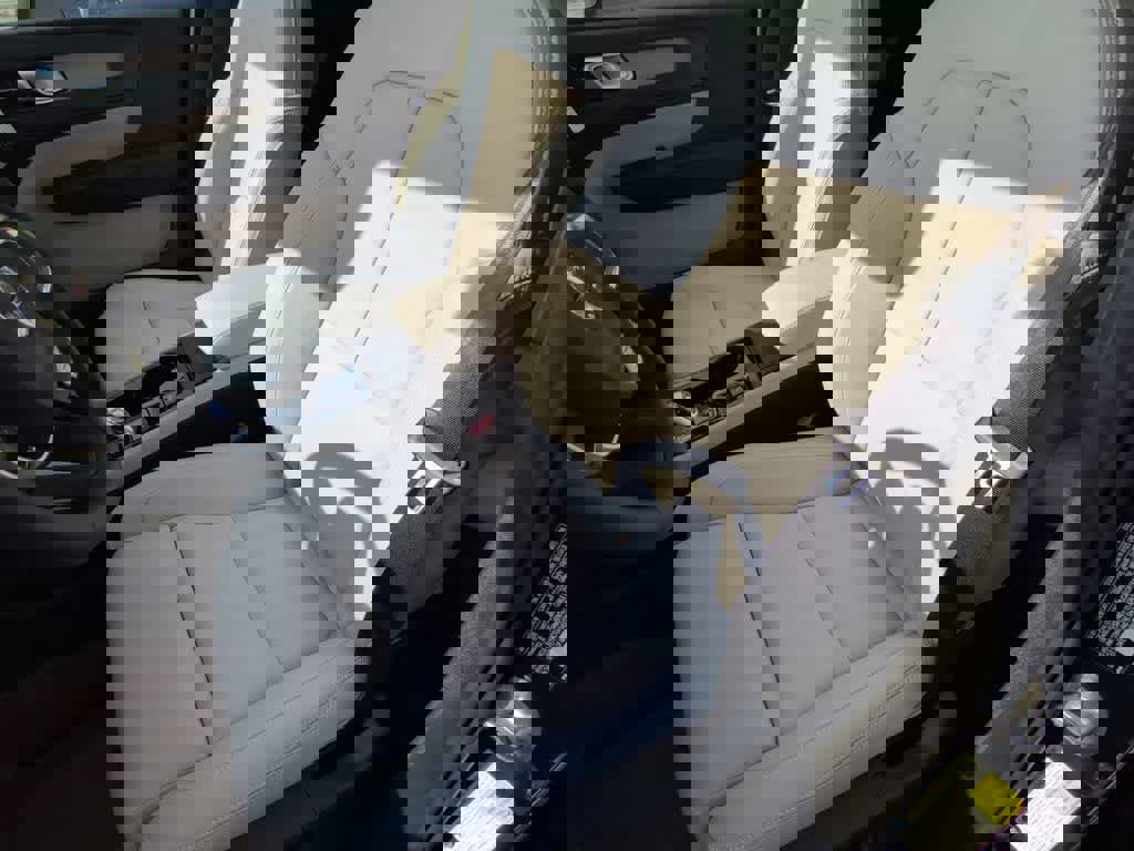 New 2026 Volvo XC40 B5 Ultra w/ Protection Package Premier image 16