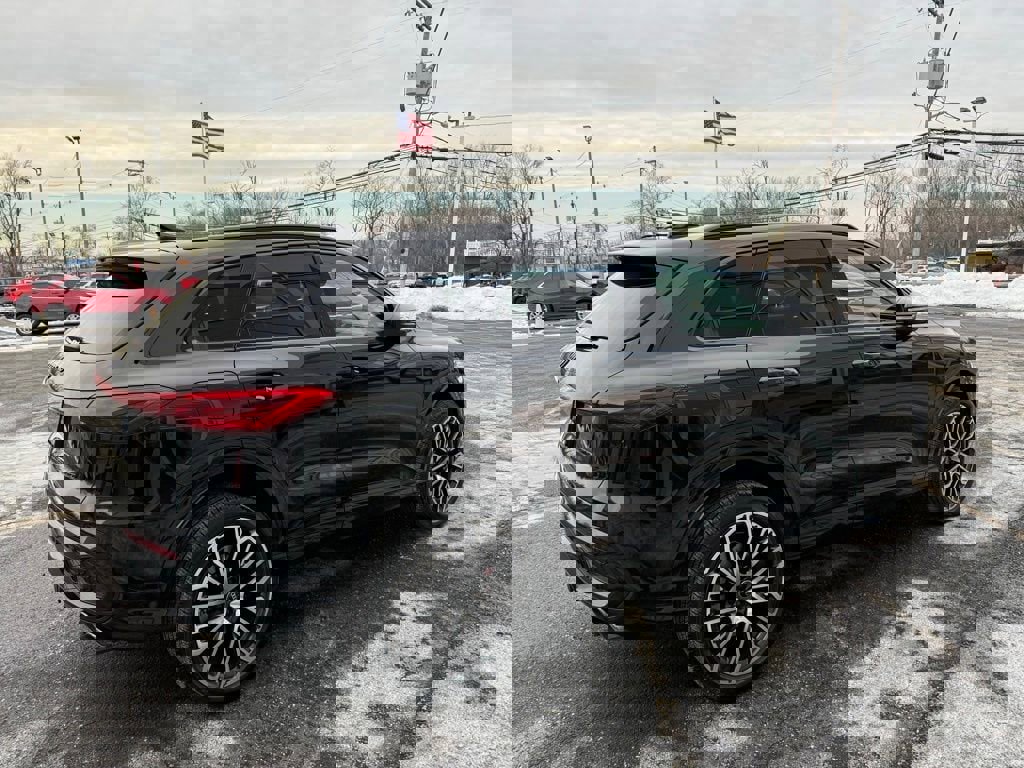 Used 2025 Audi SQ5 Premium Plus w/ Premium Plus Package image 10