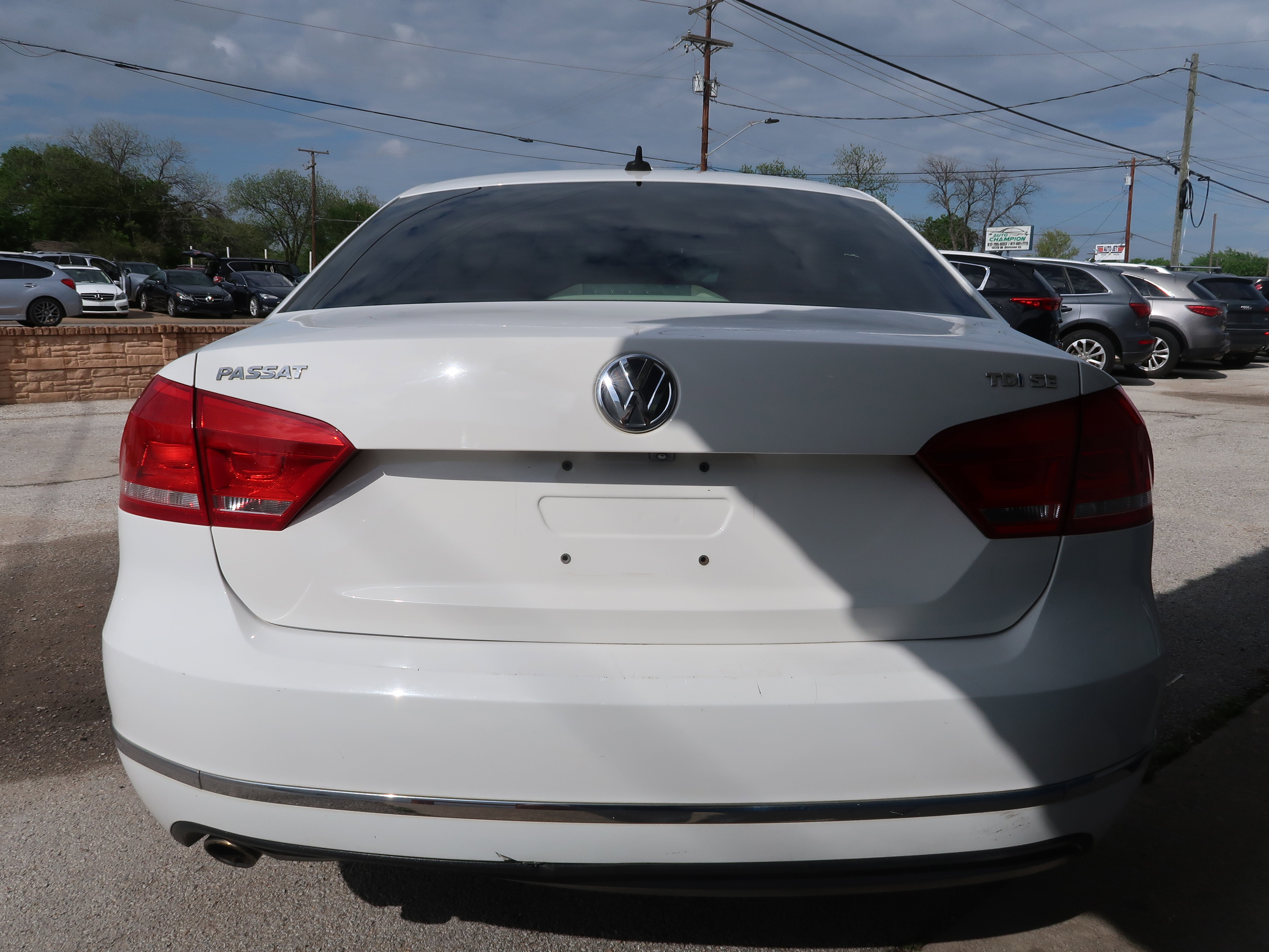Used 2014 Volkswagen Passat TDI SE FWD image 10