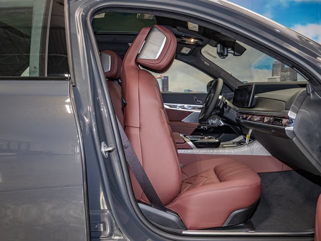 Used 2026 BMW 760i xDrive w/ Executive Package AWD/4WD image 21