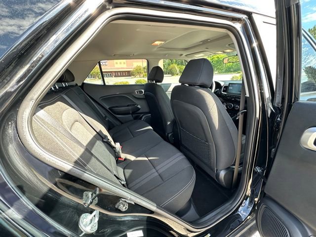Used 2022 Hyundai Venue SEL w/ Cargo Package FWD image 17