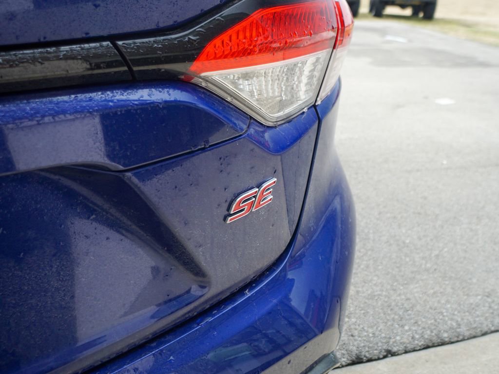 Used 2022 Toyota Corolla SE w/ SE Premium Package image 9