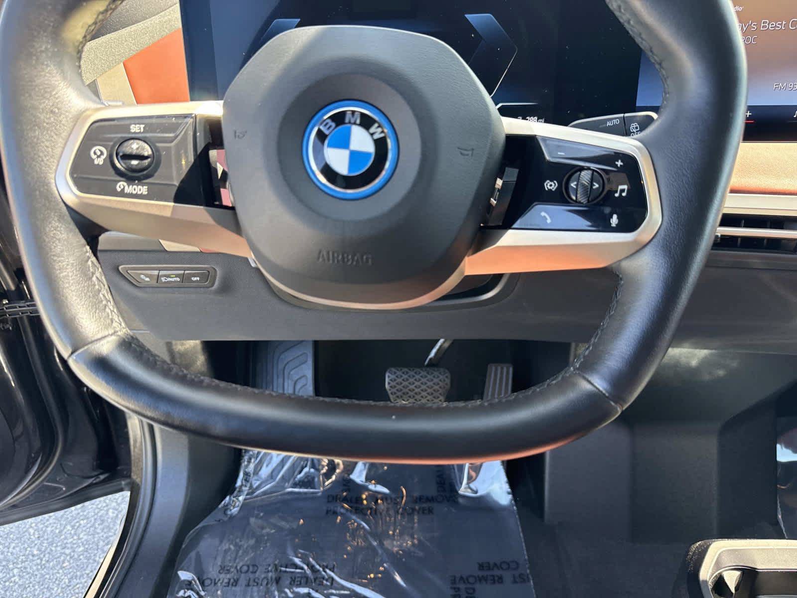 Used 2024 BMW iX xDrive50 w/ Premium Package AWD/4WD image 18