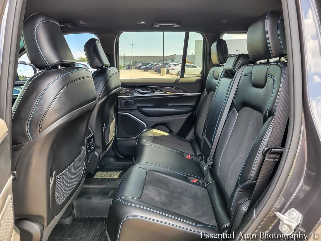 Used 2023 Jeep Grand Cherokee Trailhawk AWD/4WD image 10