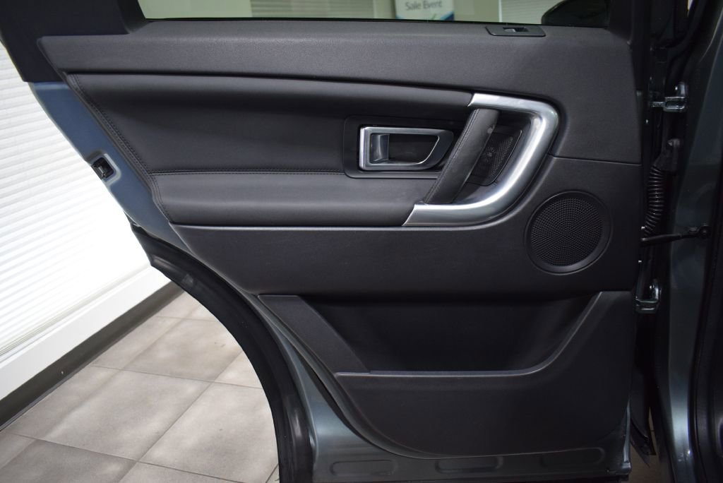 Used 2018 Land Rover Discovery Sport HSE image 12