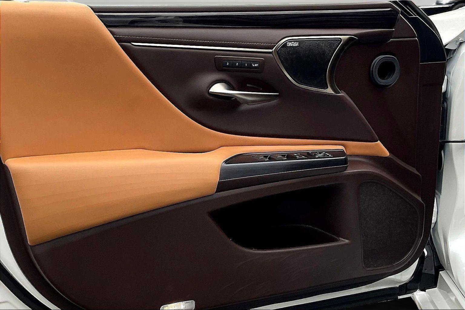 Used 2021 Lexus ES 250 w/ Luxury Package image 18