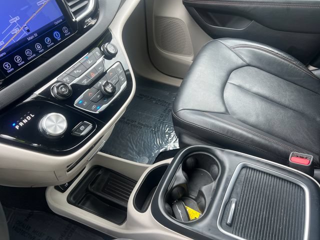 Used 2017 Chrysler Pacifica Touring-L Plus w/ Advanced Safetytec Group FWD image 18