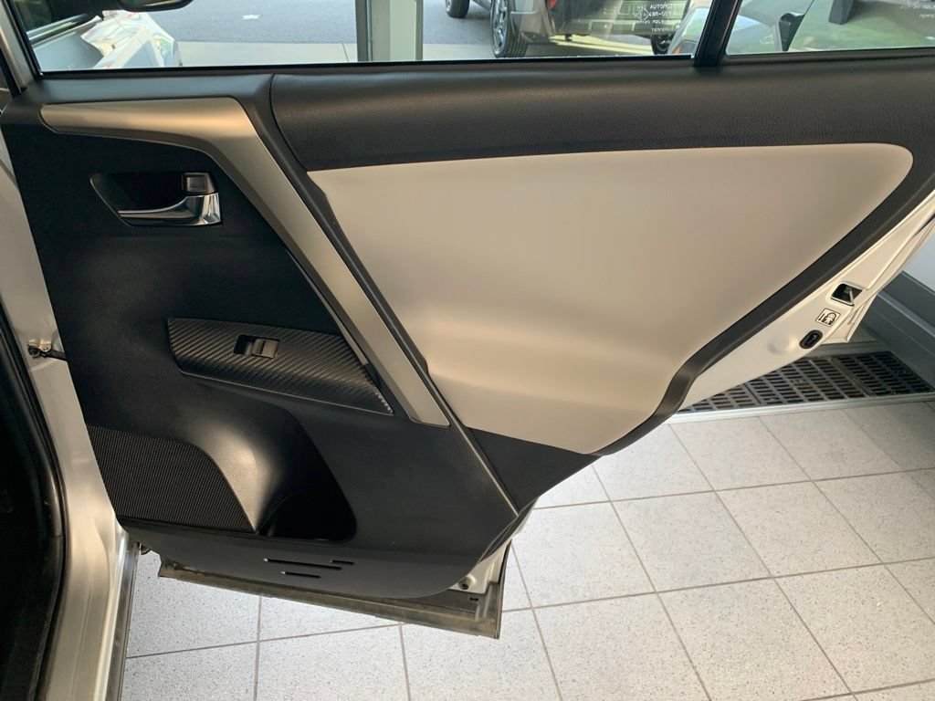 Used 2015 Toyota RAV4 Limited w/ Four Season Floor Mat Package AWD/4WD image 19