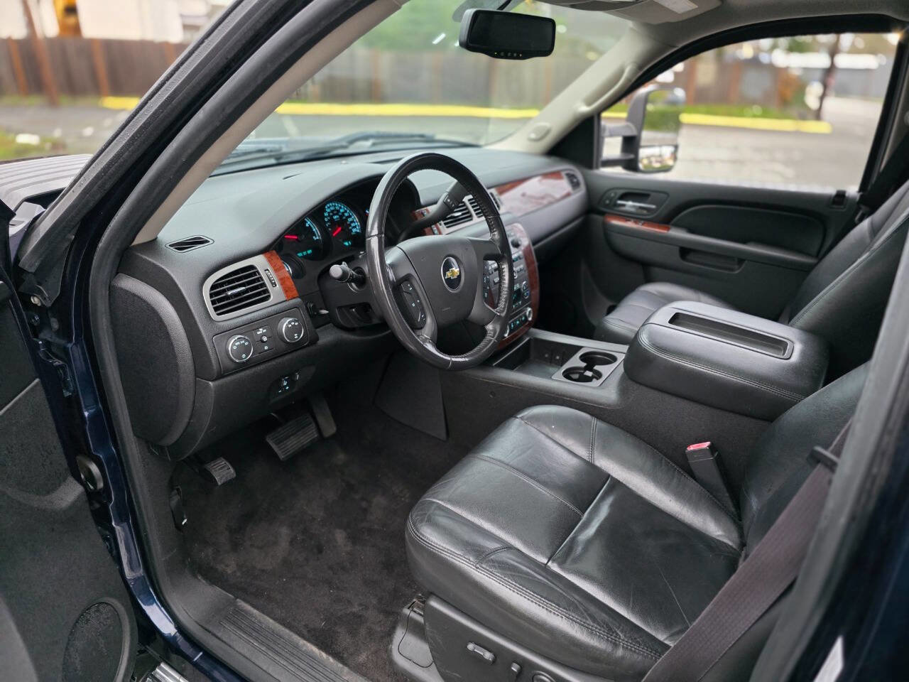 Used 2011 Chevrolet Silverado 3500 LTZ image 31