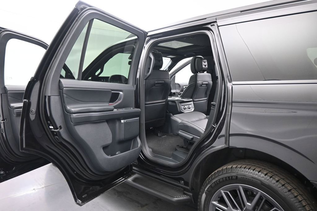 New 2026 Ford Expedition Platinum w/ Stealth Appearance Package AWD/4WD image 18