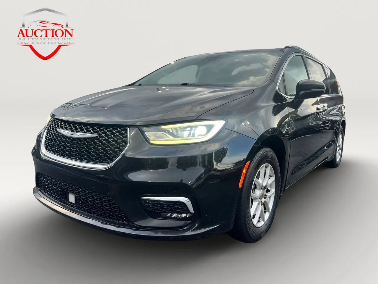 Used 2021 Chrysler Pacifica Touring-L FWD image 1