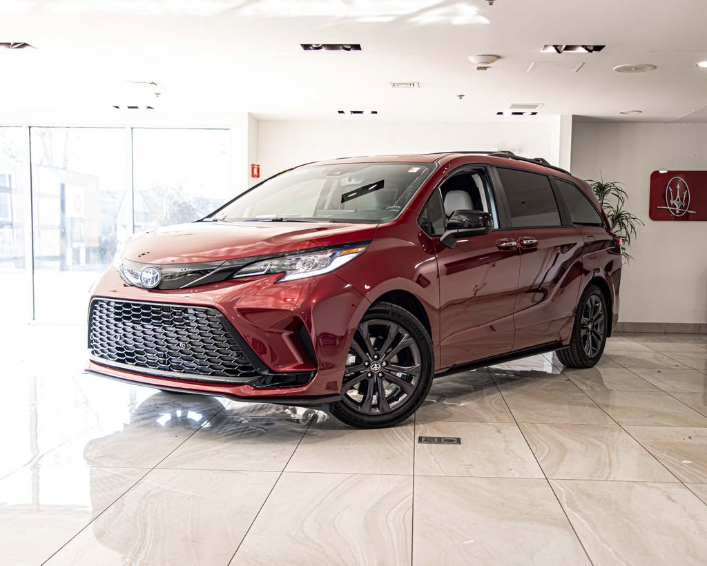 Used 2025 Toyota Sienna XSE image 2