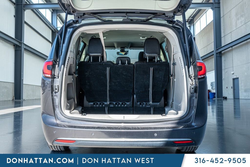 Used 2023 Chrysler Pacifica Touring-L FWD image 33