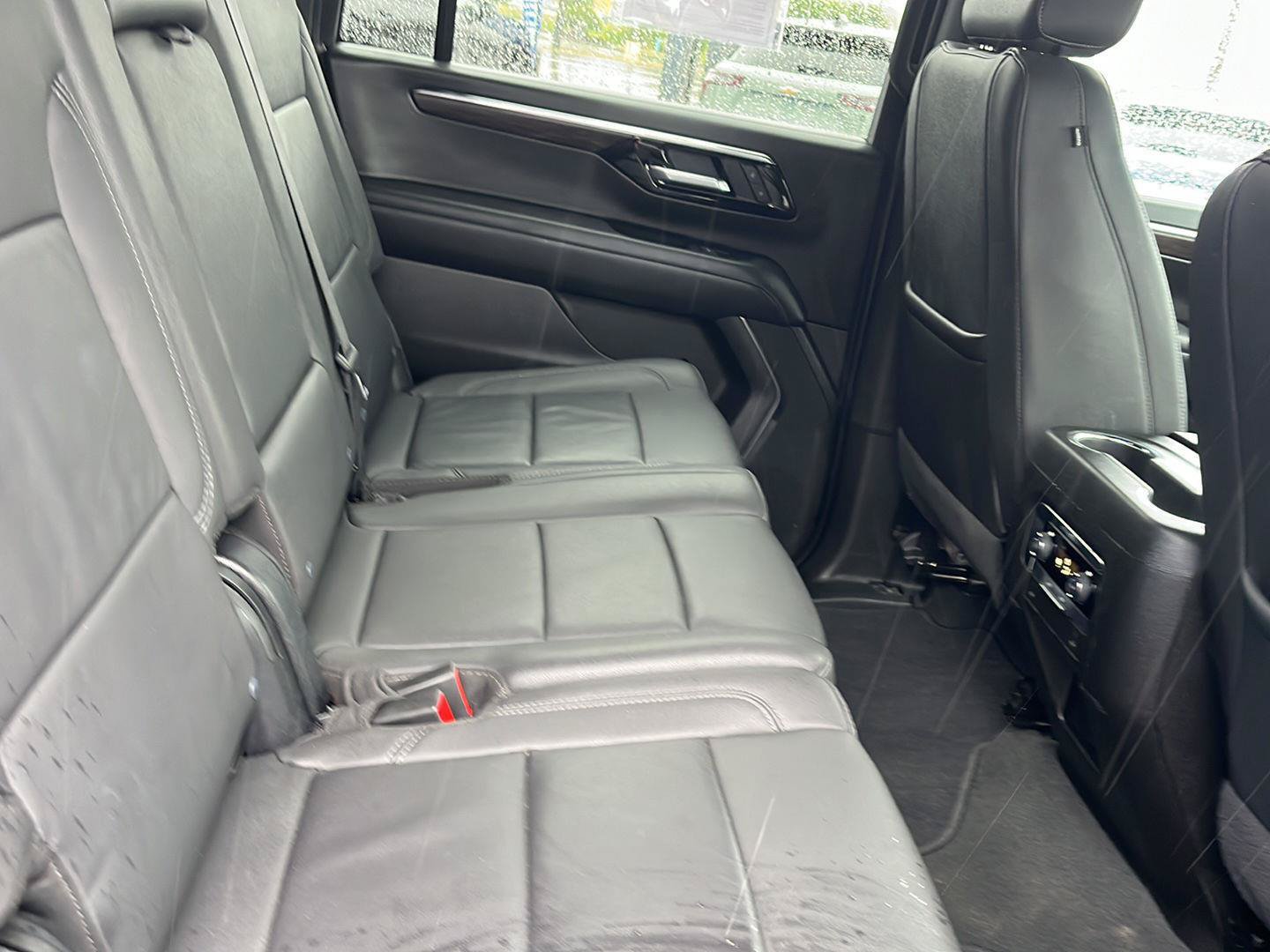 Used 2025 Chevrolet Suburban Z71 AWD/4WD image 27