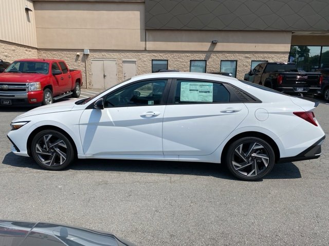 New 2025 Hyundai Elantra SEL image 4