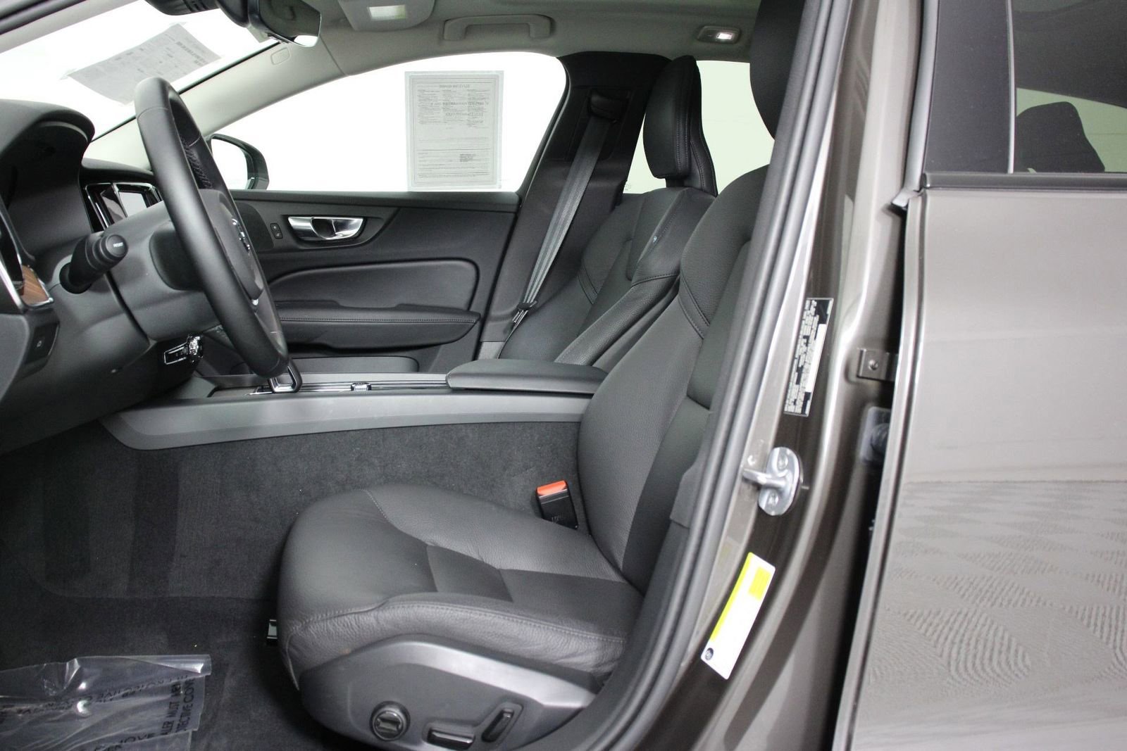 Certified 2025 Volvo V60 B5 Cross Country Plus image 31