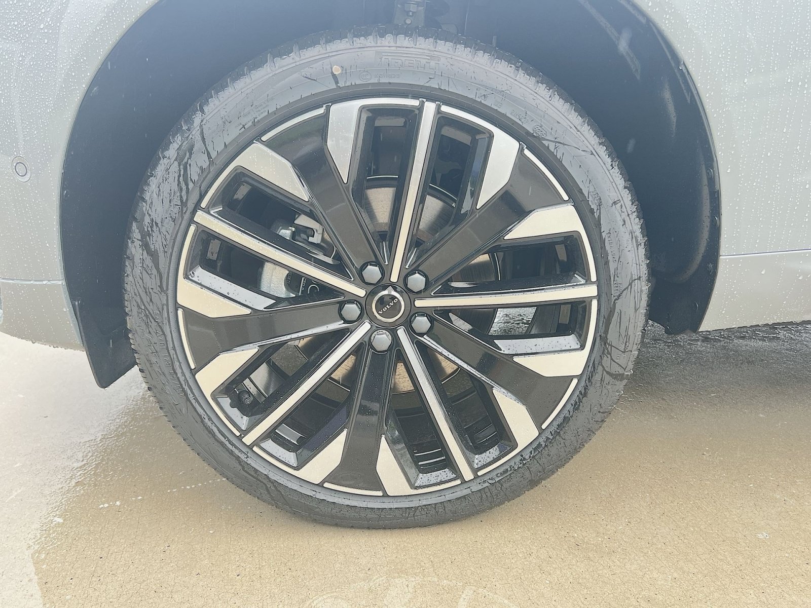 New 2026 Volvo XC60 B5 Ultra w/ Protection Package Premier AWD/4WD image 12