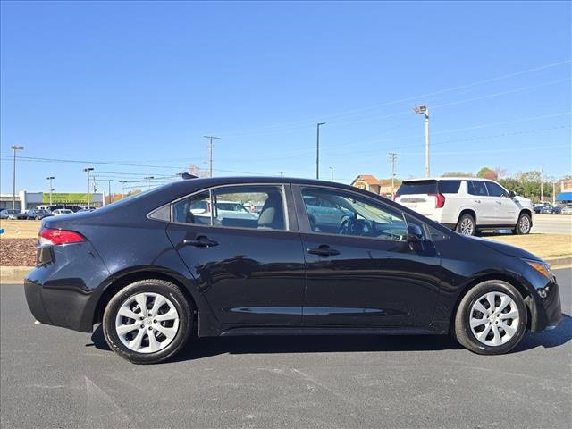 Used 2023 Toyota Corolla LE image 2