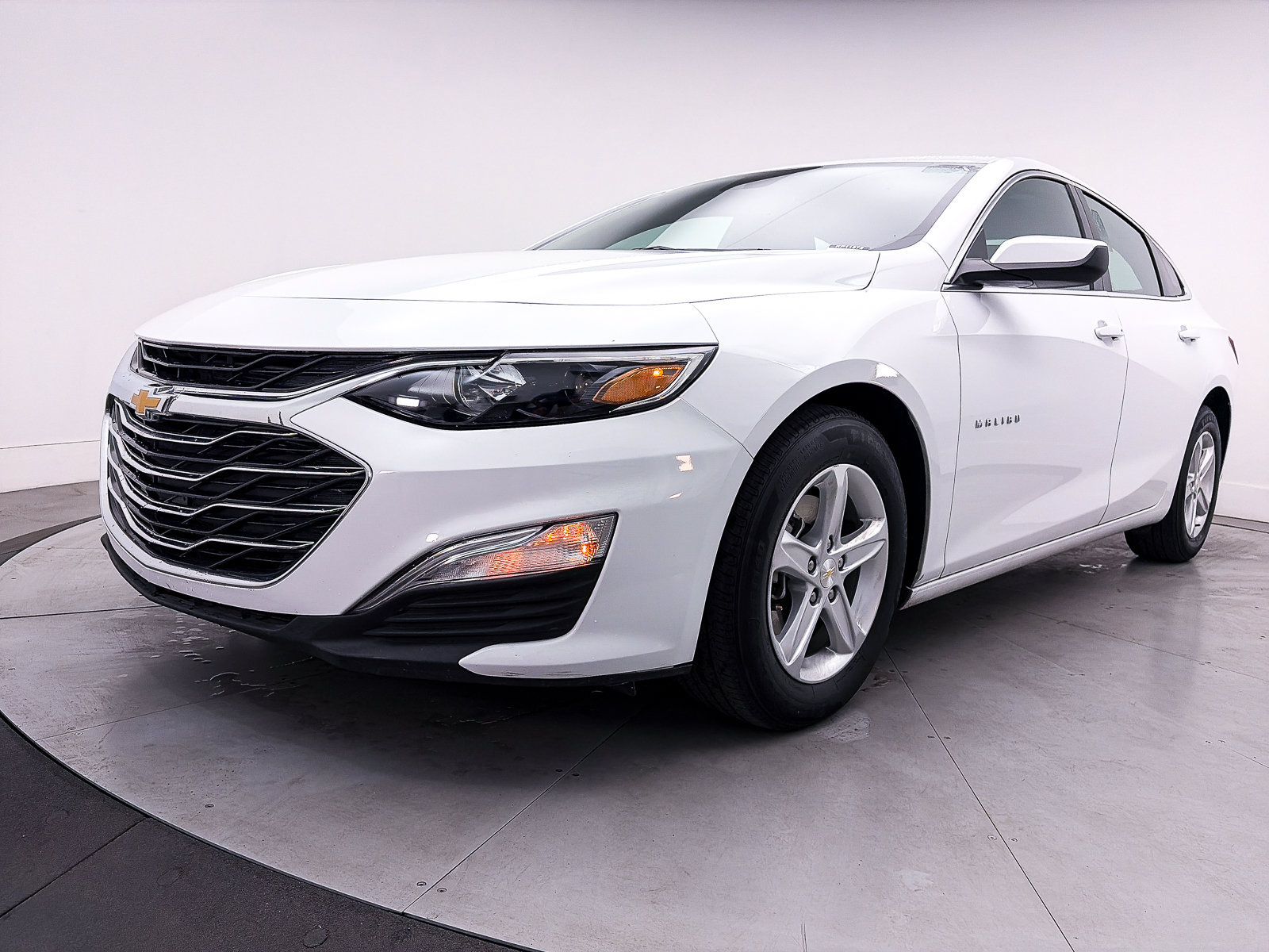 Used 2025 Chevrolet Malibu LS FWD image 9
