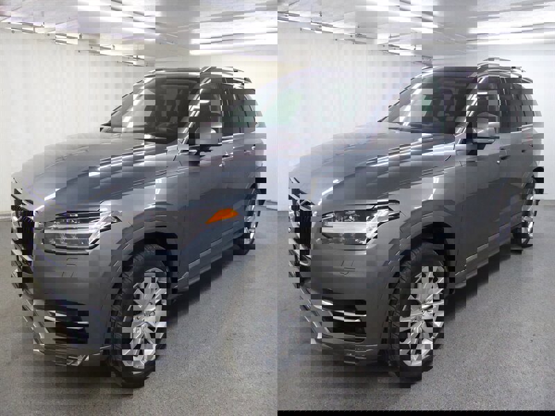 Used 2016 Volvo XC90 T6 Momentum w/ Momentum Plus Package image 3