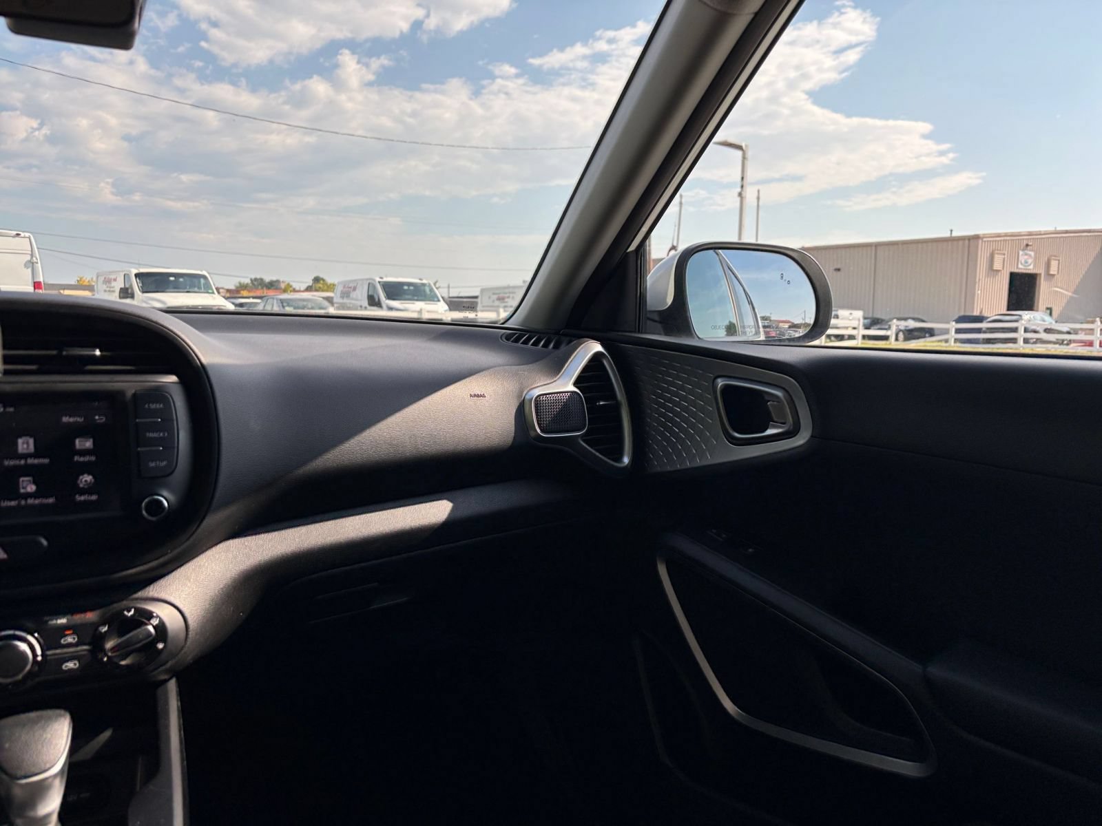 Used 2025 Kia Soul LX w/ LX Technology Package FWD image 28
