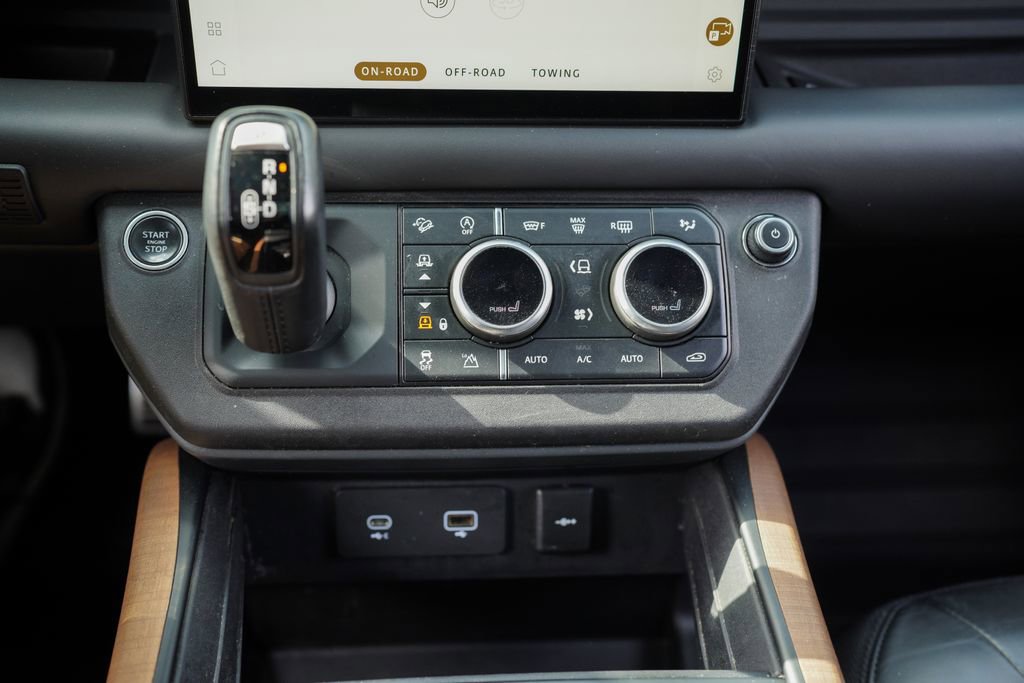 Used 2022 Land Rover Defender 110 X image 32