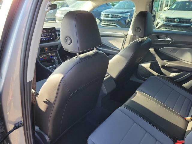 Used 2026 Volkswagen Jetta SE FWD image 9