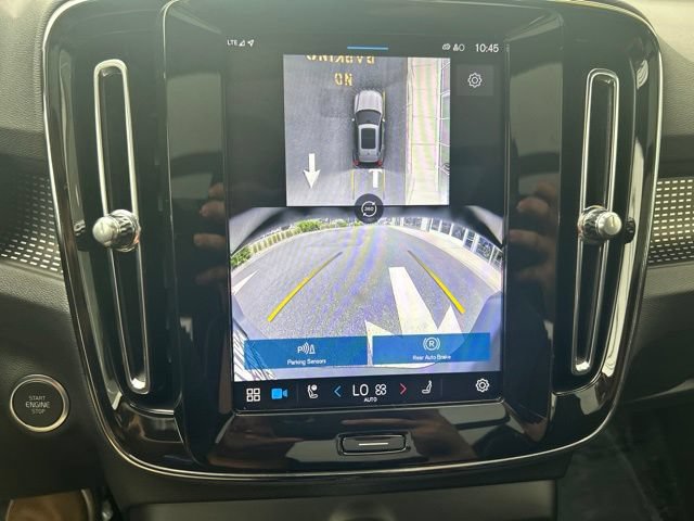 Certified 2025 Volvo XC40 B5 Plus AWD/4WD image 24
