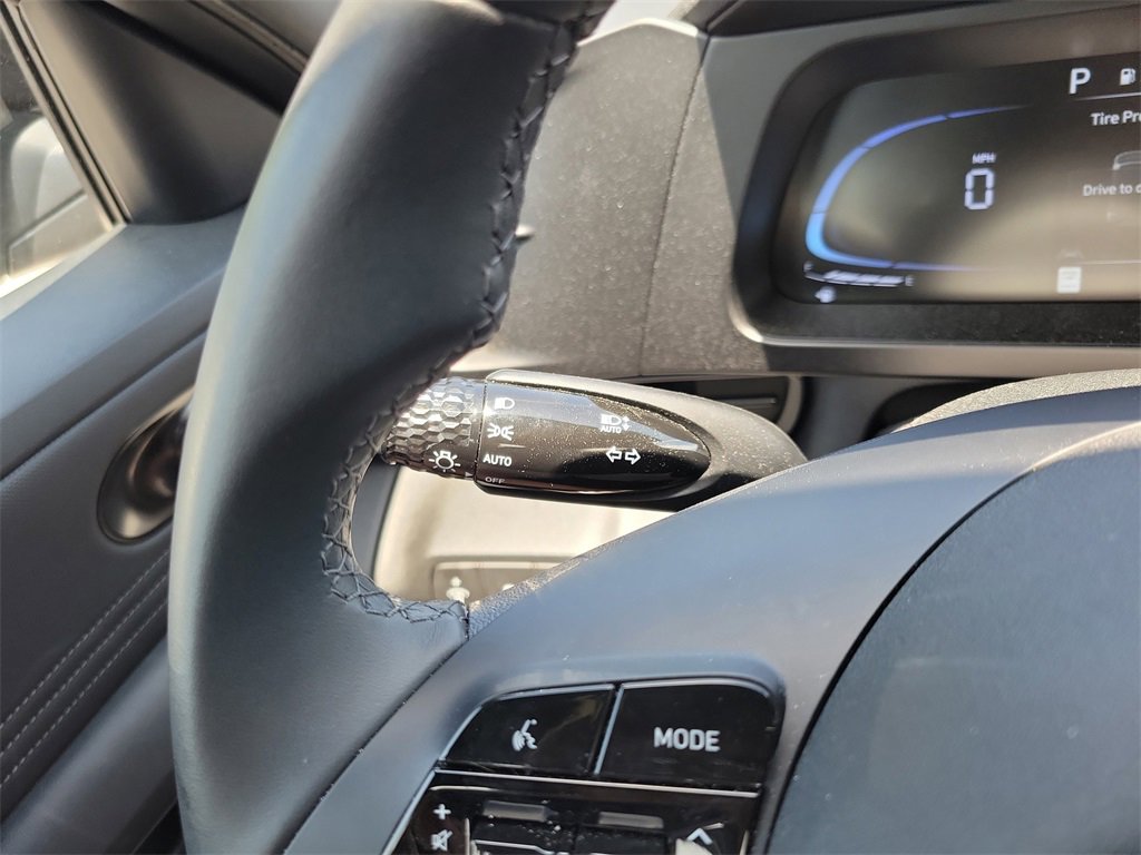 Used 2025 Hyundai Elantra Sport image 17