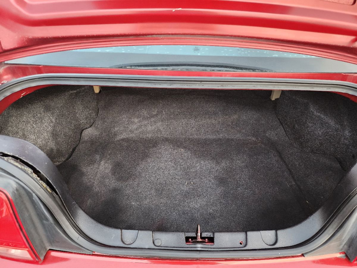 Used 2005 Ford Mustang Deluxe image 11
