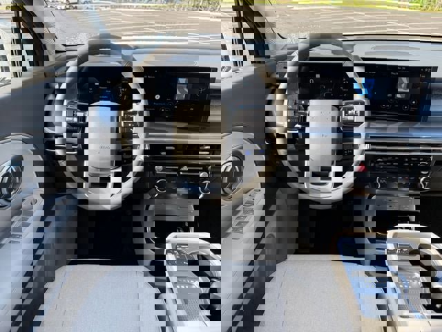 Used 2026 Hyundai Ioniq 9 SE image 3