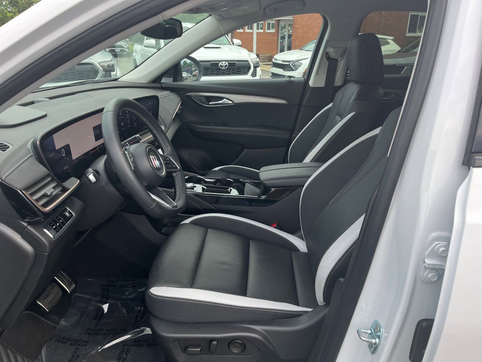 Used 2024 Buick Envision Sport Touring image 31