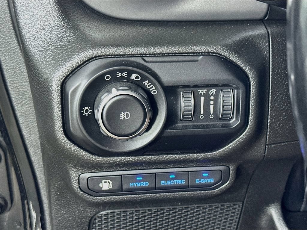 Used 2022 Jeep Wrangler Unlimited Rubicon 4xe w/ Cold Weather Group AWD/4WD image 21